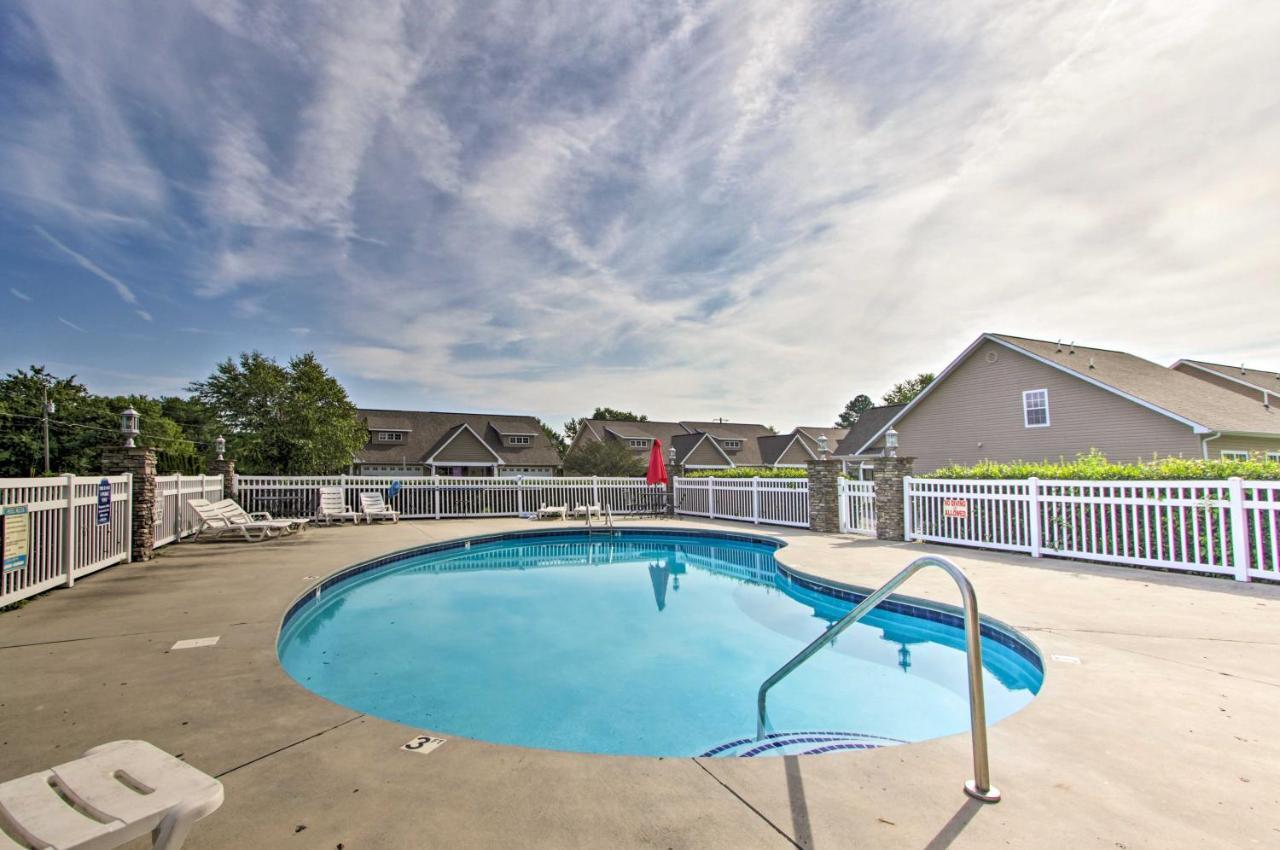 Home With Community Pool - 2 Miles To The Island! Pigeon Forge Exterior photo